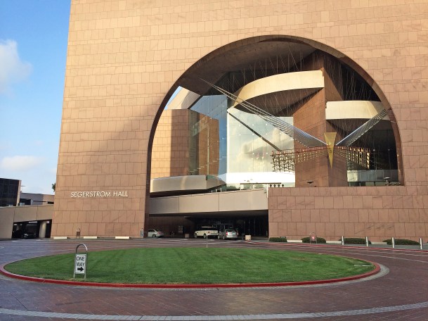 Now, that's a pretty building.